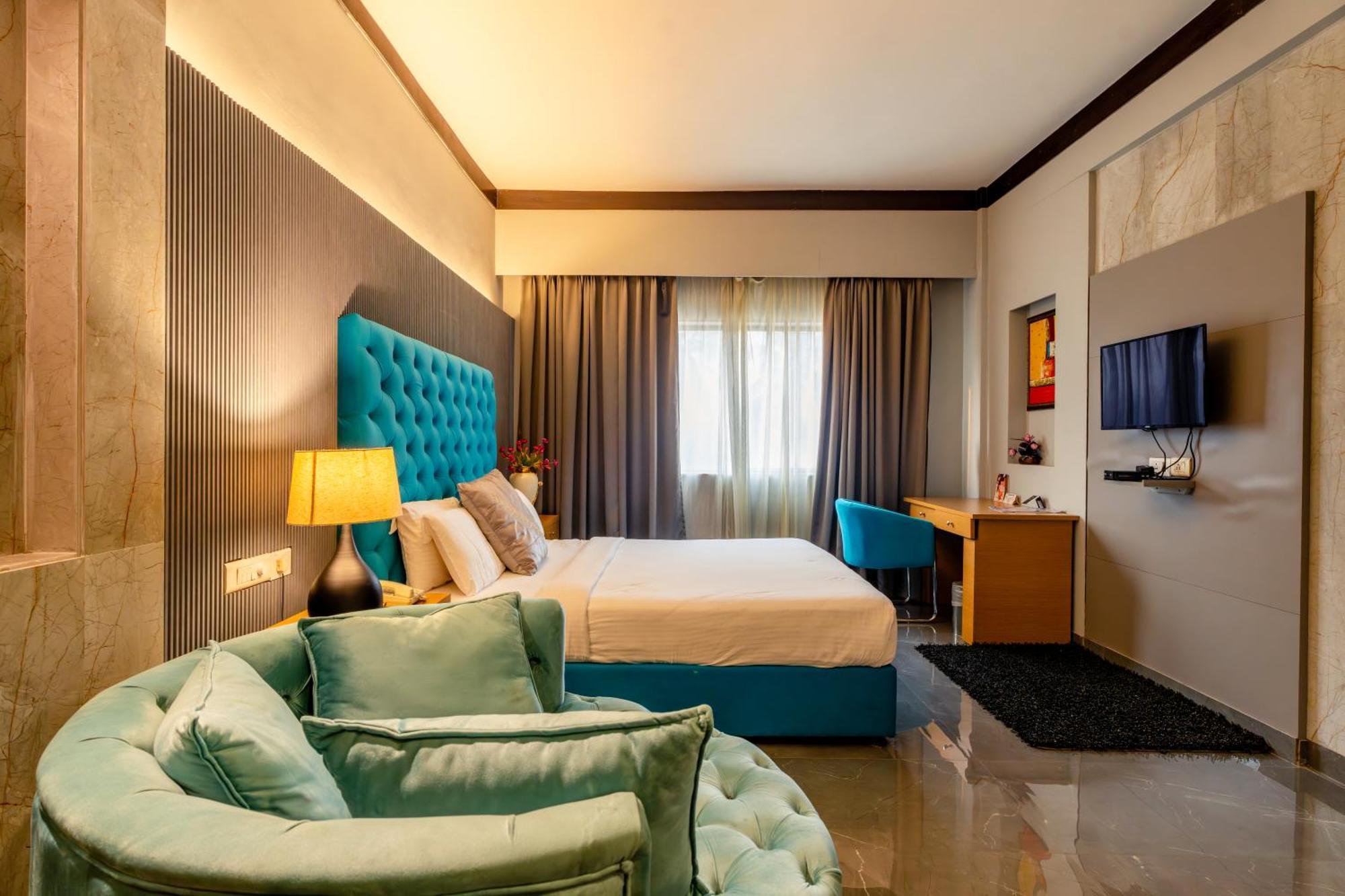 होटल Pal Heights 4*