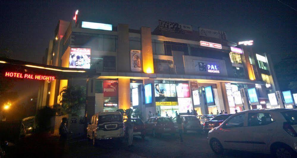 Pal Heights होटल